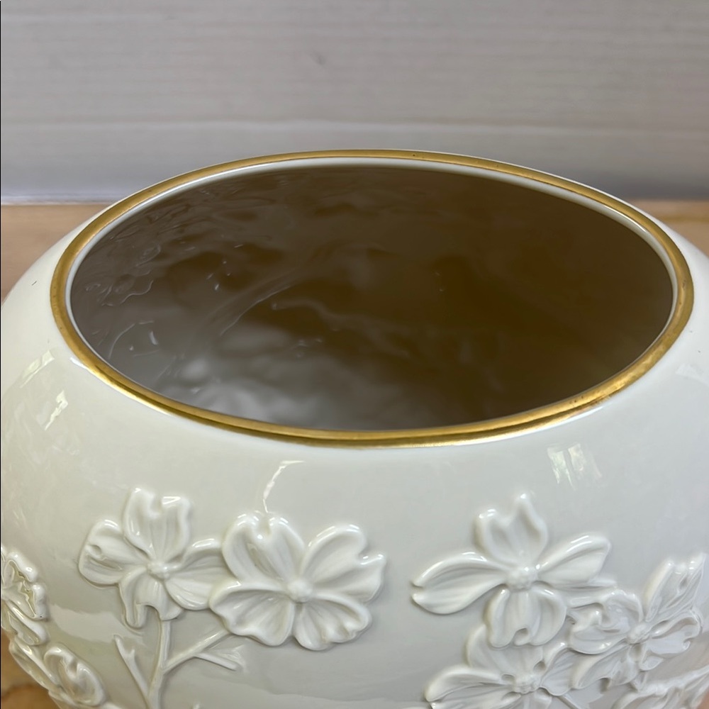 Lenox Elegant Vase - Spring The Dove & Dogwood Tree - Picture 4 of 10